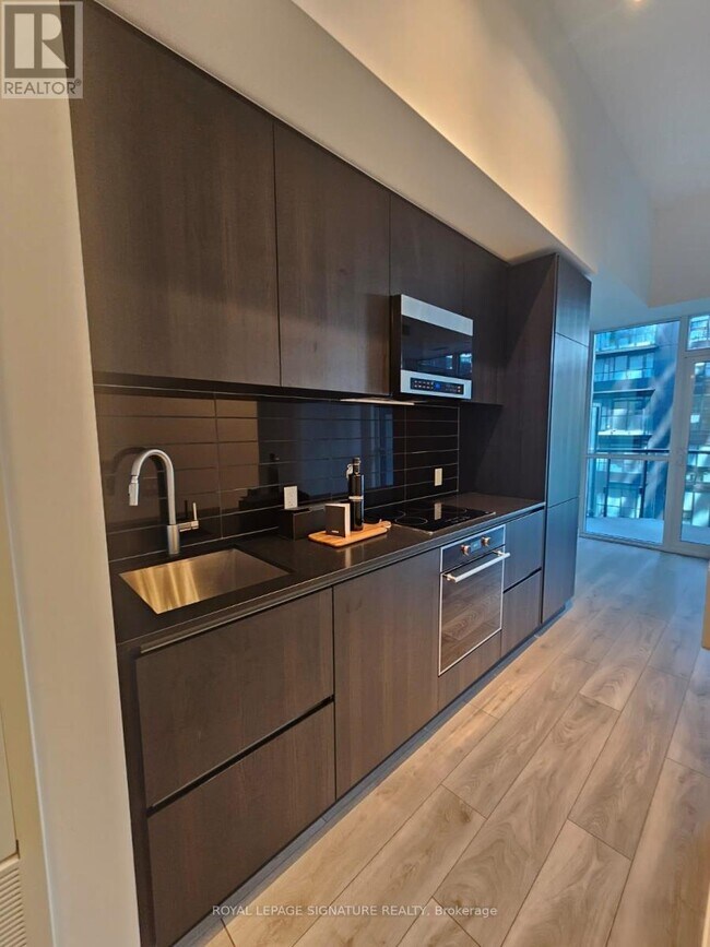 Photo du bâtiment - 110 Broadway Ave