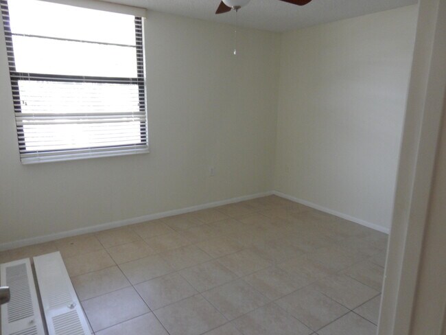 Building Photo - 3520 Whitehall Dr