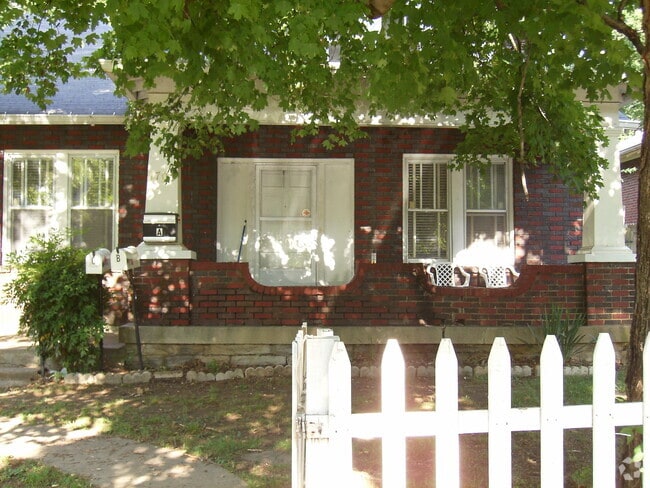 Building Photo - 1706 Villa Pl