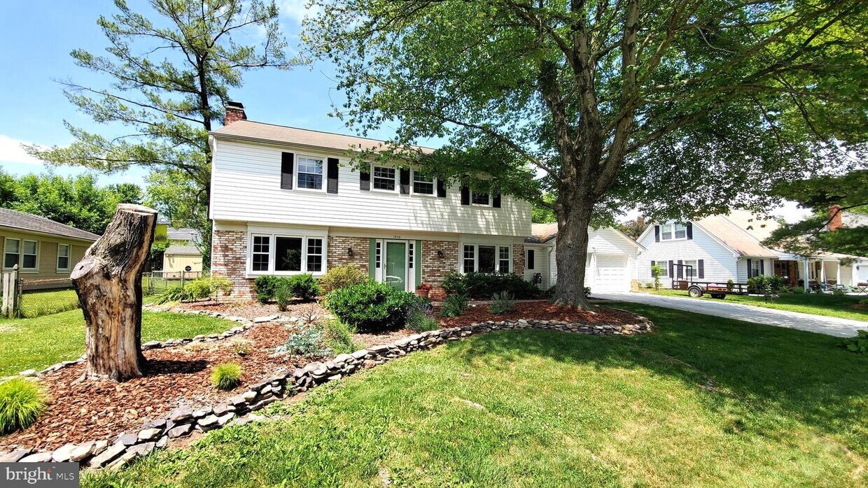 Primary Photo - 13110 Point Pleasant Dr