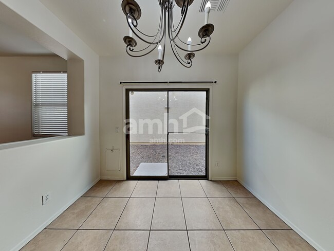 Foto del edificio - 7136 S 7th Ln