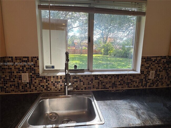 Foto del edificio - 2522 NE 184th Terrace