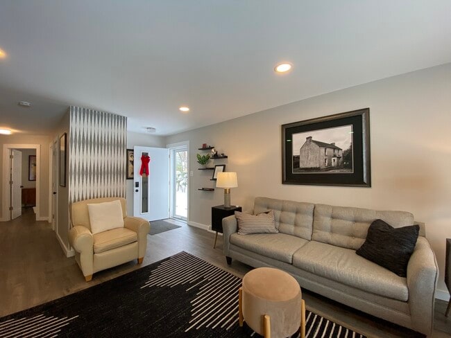 Building Photo - 221 Nordica Ave