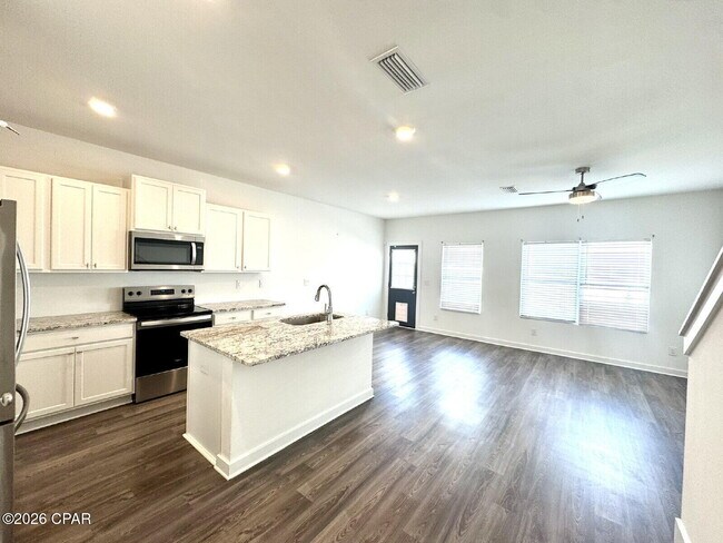 Building Photo - 5889 Tyndall Pl