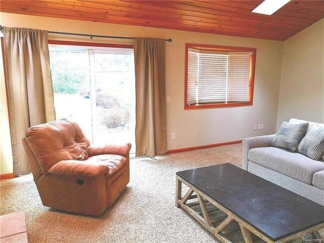 Building Photo - 48225 Rushwood Dr