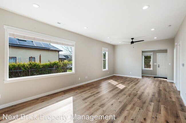 Building Photo - 3 br, 1.5 bath House - 3230 S. Ferdinand St.