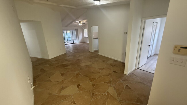 Building Photo - 10583 La Placida Dr