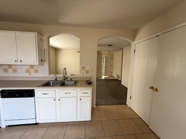 Building Photo - 224 Jim Miller Dr