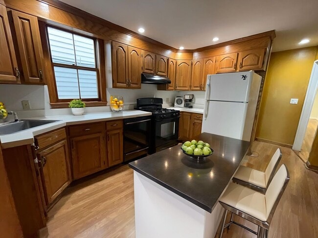 Photo - South Boston 5 Bed / 3 Bath – W/D in Unit – 9/1 Townhome