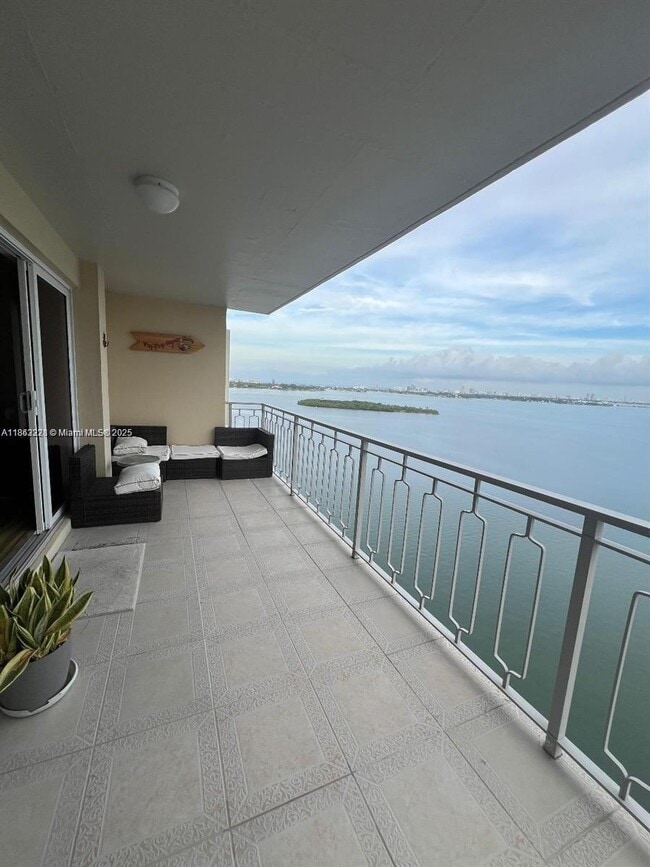 Foto del edificio - 11111 Biscayne Blvd
