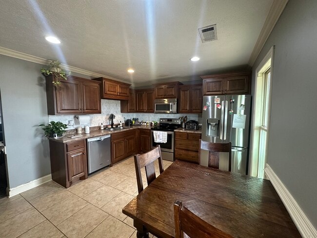 Building Photo - 30 Clovewood Cv