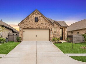 Building Photo - 15520 Maple