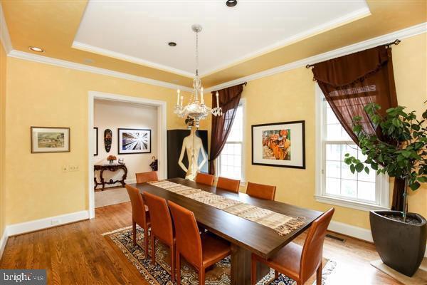 Building Photo - 143 Hesketh St