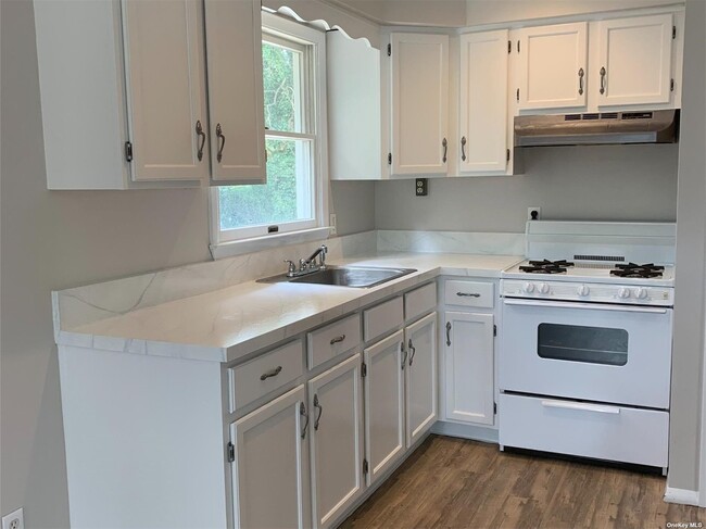 Building Photo - 507 Pine Dr
