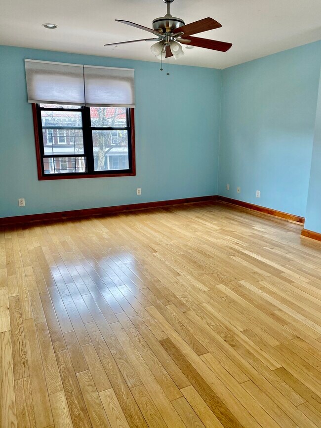 Foto del edificio - 312 E 7th St