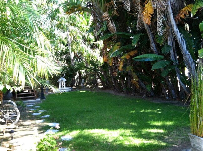 Foto del edificio - 2409 Ives Ln