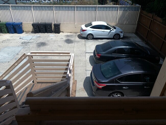 Foto del edificio - 2616 Raymond Ave