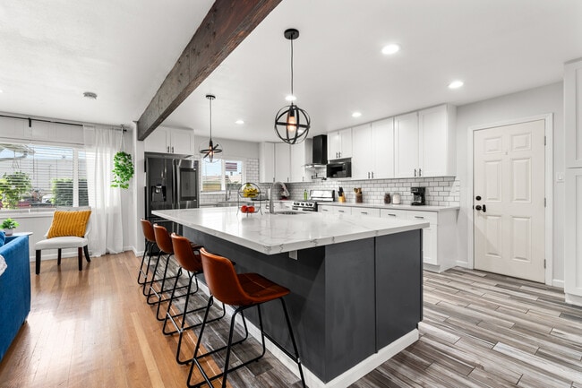 Photo - 15015 Lindhall Way Apartments