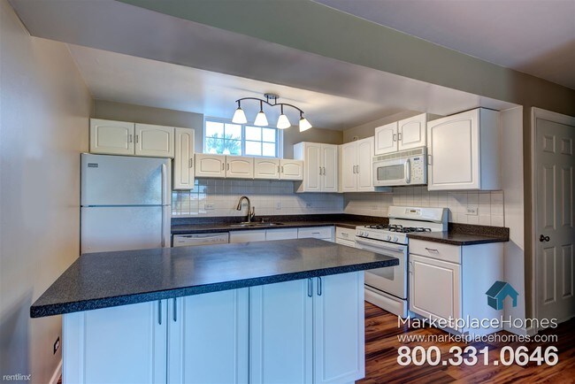 Building Photo - 813 Village Cir
