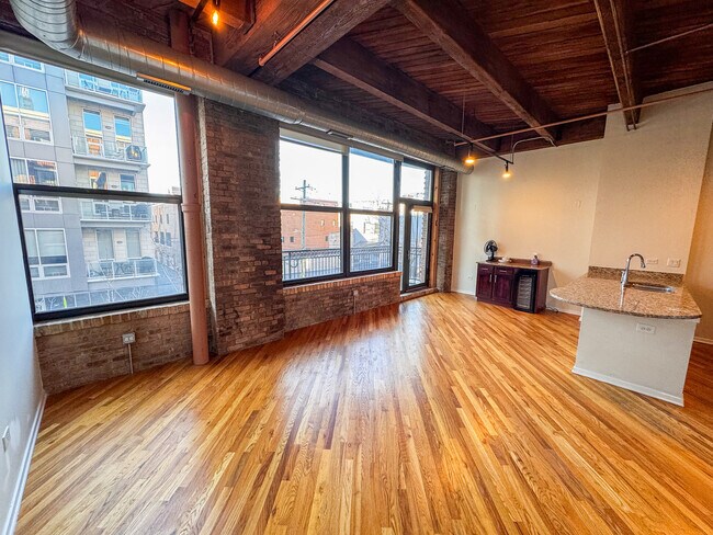 Foto del edificio - 1040 W Adams St