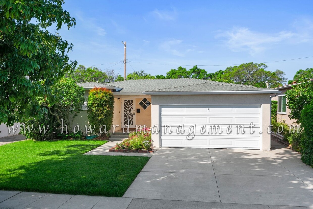 Primary Photo - Cozy, Well Kept 3 Bedroom Home, Laundry & ...