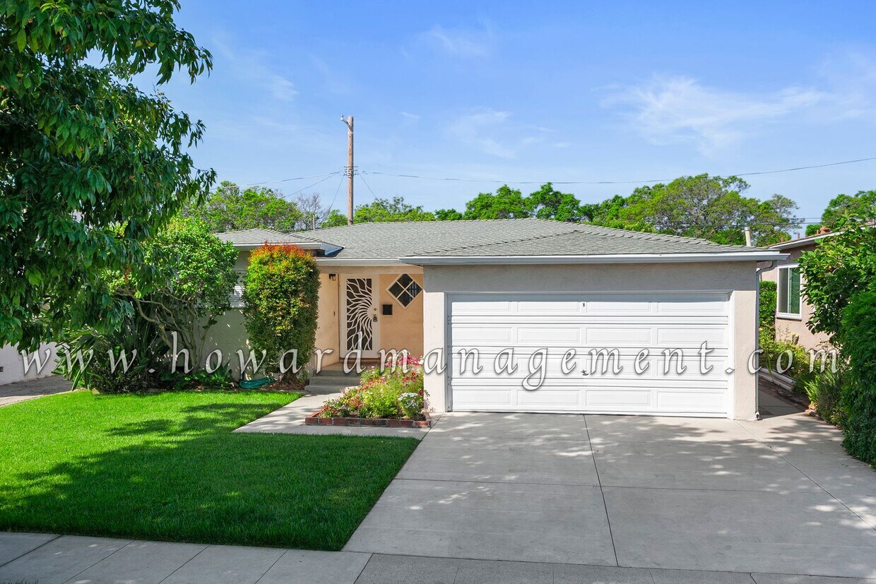 Foto principal - Home in WEST LA Cozy, Well Kept 3 Bedroom ...