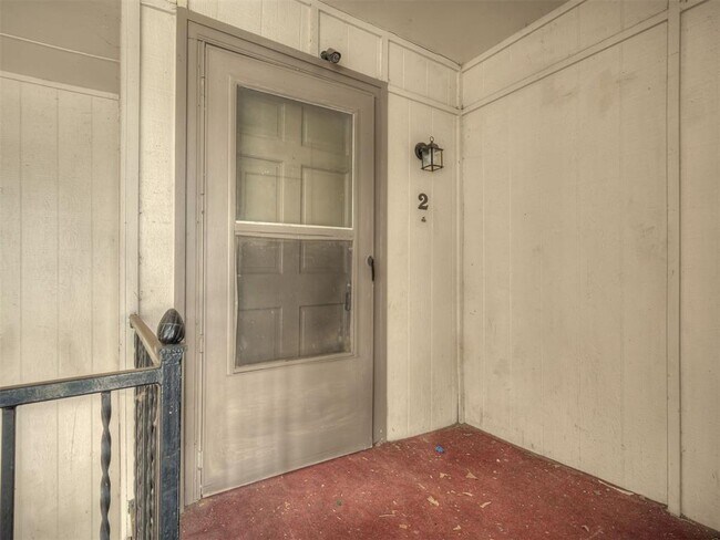 Building Photo - 1725 E Lindsey St