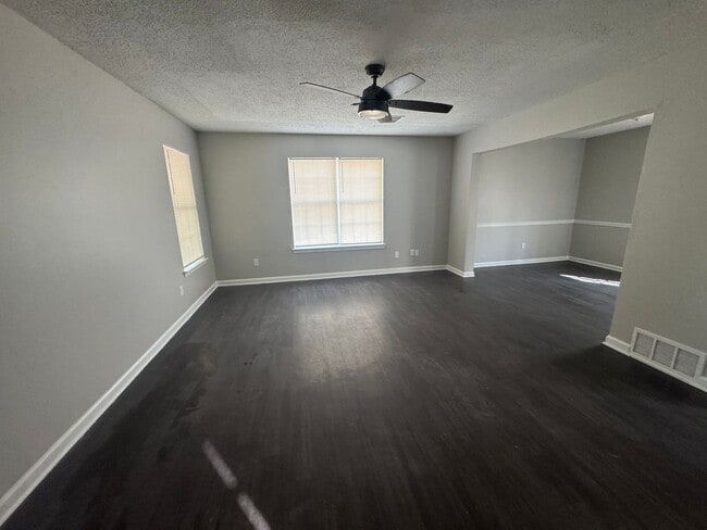 Foto del edificio - 10101 Stephenson Ln