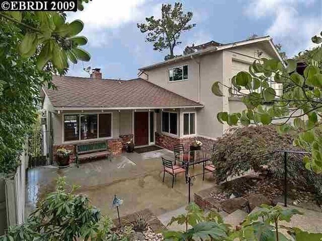 Building Photo - Amazing 1200 sqft  In-Law unit with Views