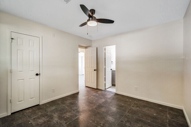 Building Photo - Spacious 6-Bedroom, 3.5-Bath Pool Home Near ASU Campus