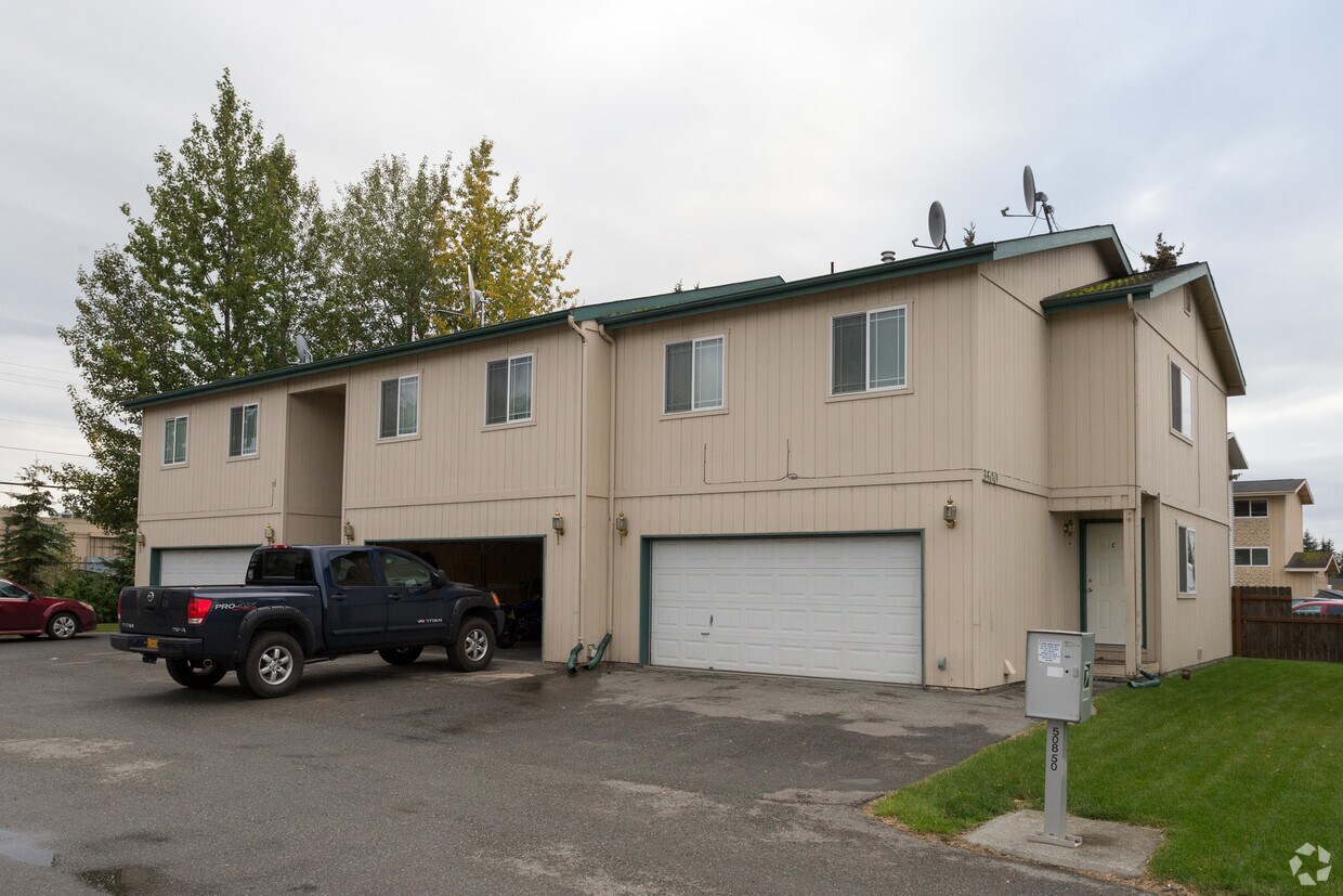 Primary Photo - 3500 E 42nd Ave