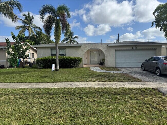 Building Photo - 9651 Sunset Strip