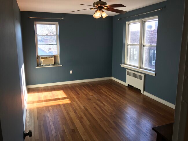Bedroom - 2520 John F Kennedy Blvd