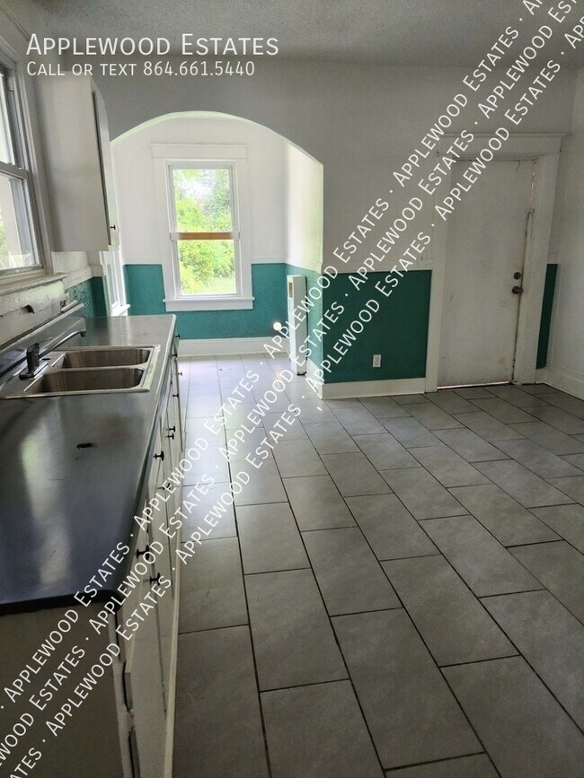 Building Photo - 403 Caulder Ave