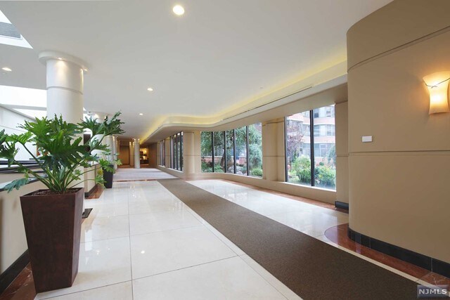 Foto del edificio - 100 Carlyle Dr