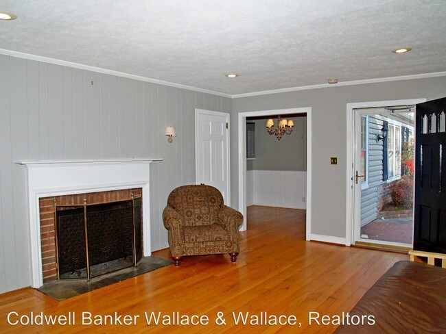 Building Photo - 3 br, 2 bath House - 452 Circle Hill Drive