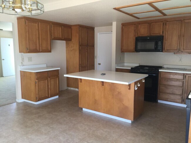 Building Photo - 1310 Sunset Dr