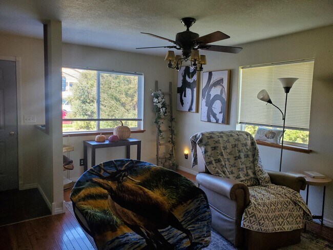 Foto del edificio - 1304 Wineglass Ln