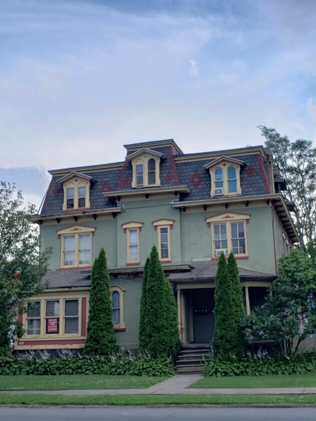 Primary Photo - 715 W 3rd St