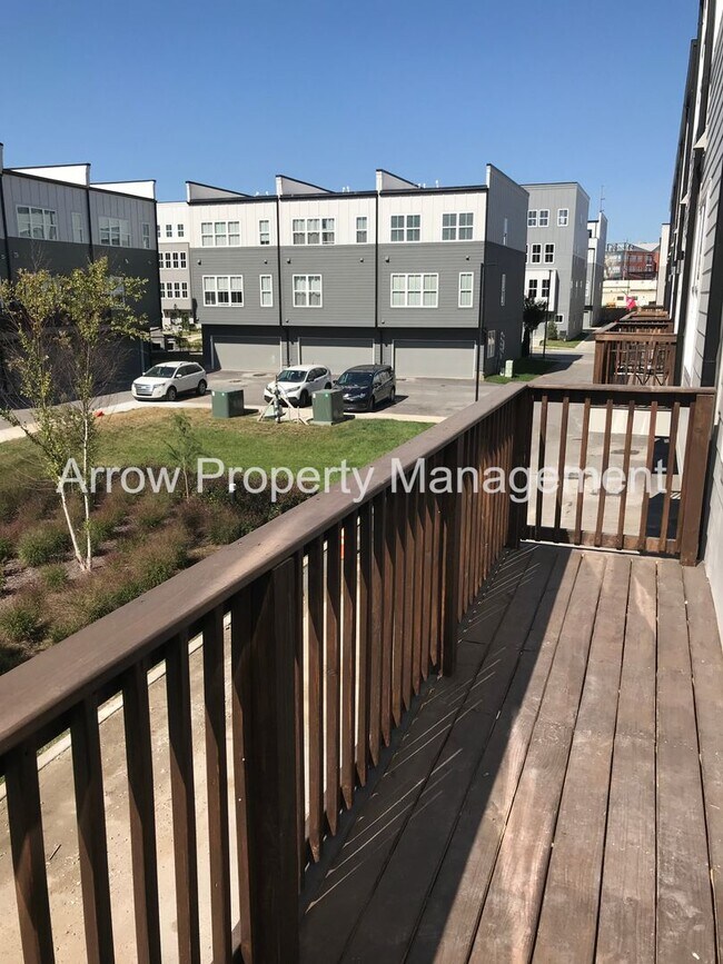 Foto del edificio - Immaculate new construction in the Nations!