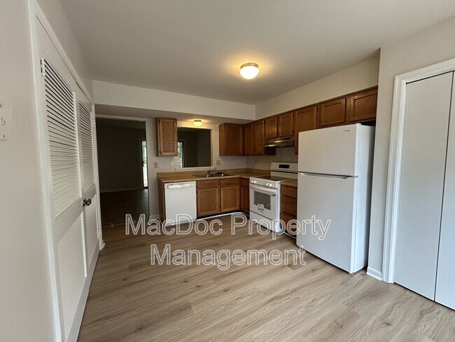 Foto del edificio - 5232 King's Wood Ln