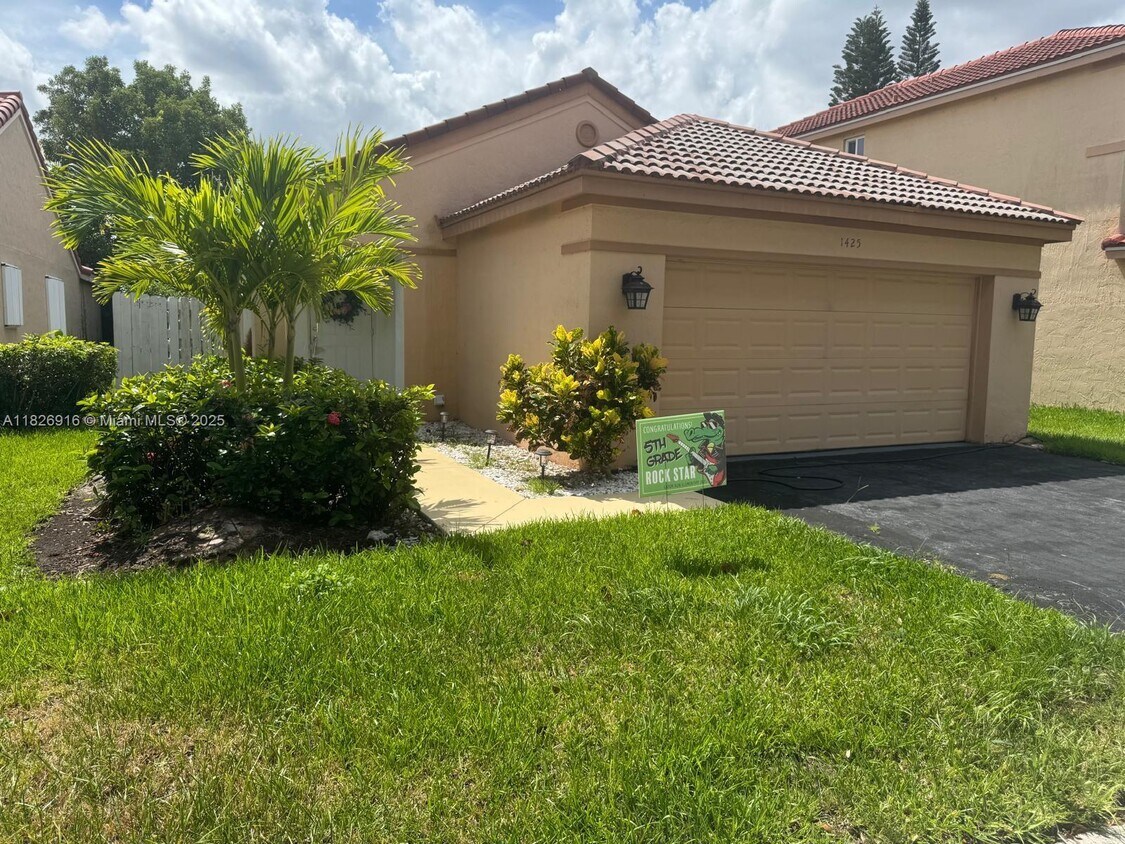 Primary Photo - 1425 Mira Vista Cir
