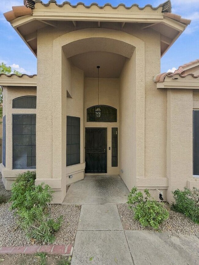 Building Photo - Location! Location! Beautiful 4 Bedroom/ 3 Bath Home! Ray/Kyrene