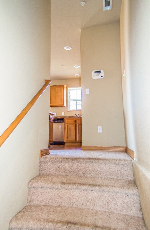 Building Photo - 2864 W Lakewood Dr