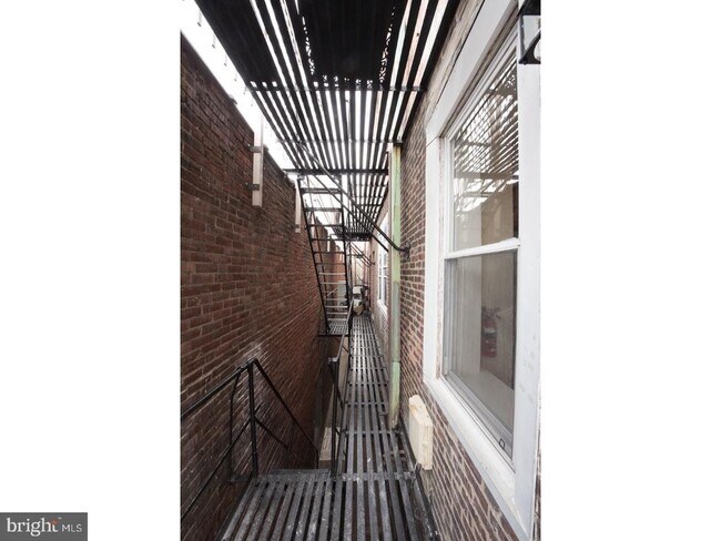 Foto del edificio - 24-26 E Lancaster Ave