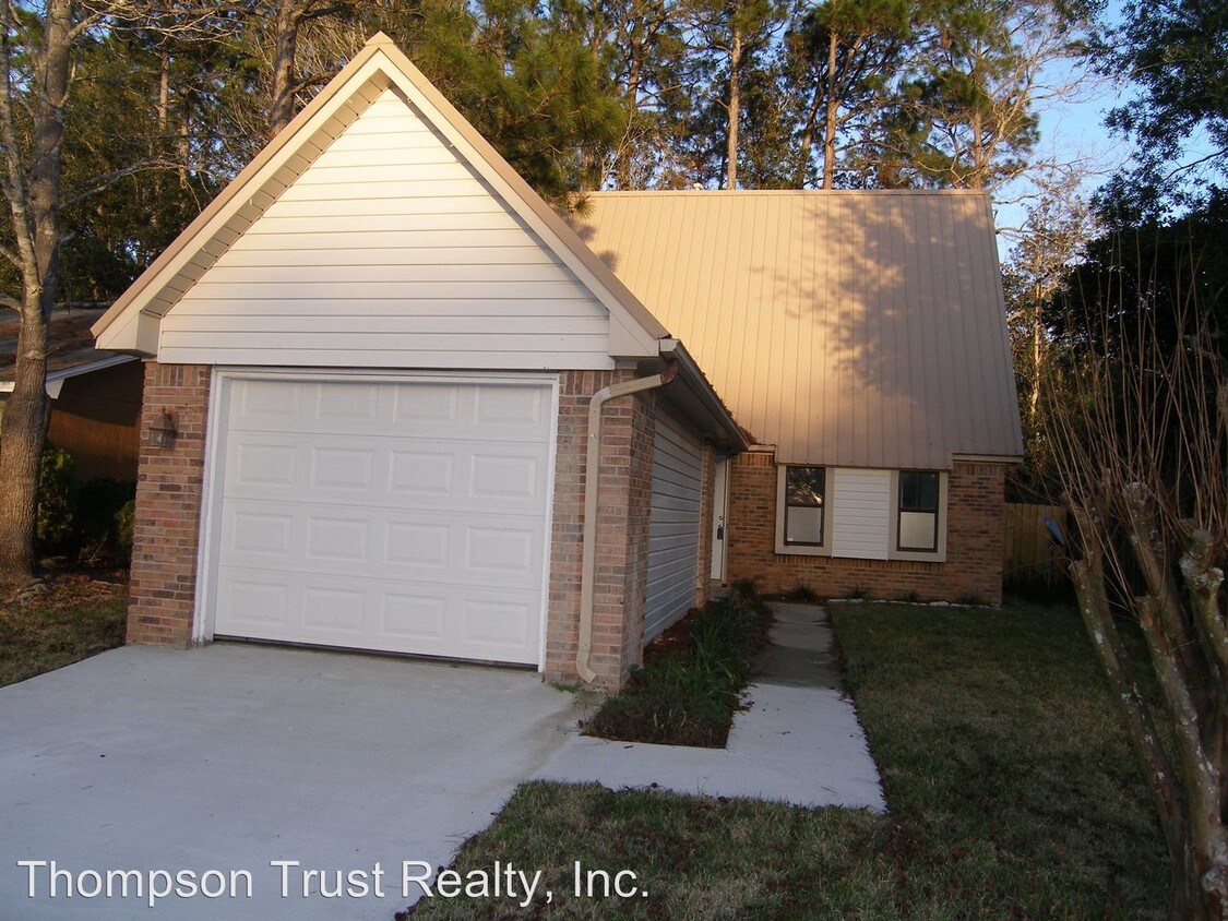 Foto principal - 3 br, 2 bath House - 146 Kristine Blvd