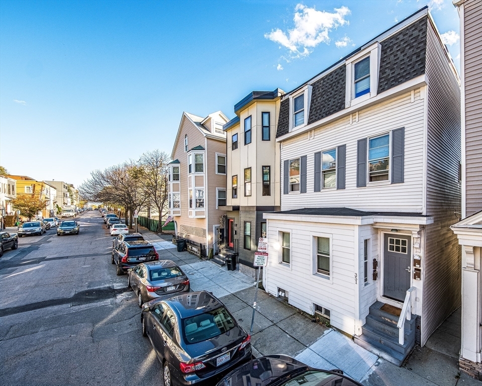 Foto principal - 351 E 8th St