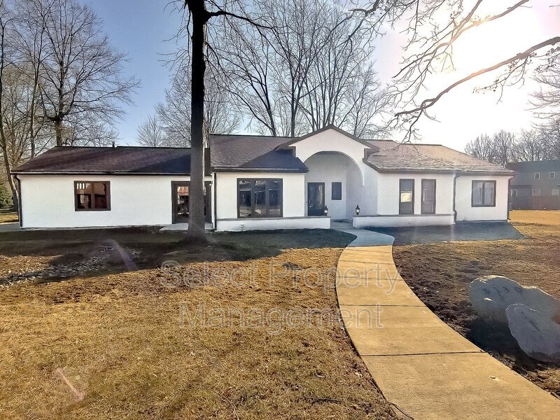 Primary Photo - 8130 Roanoke Dr