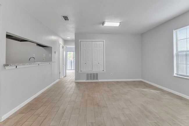 Foto del edificio - 107 Shannon Cir