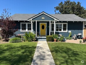 Building Photo - 415 Jacaranda Pl